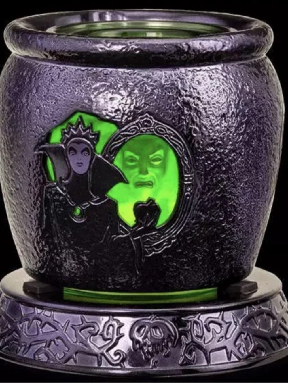 Disney Villains Black and Green Cauldron Reptile Hideaway